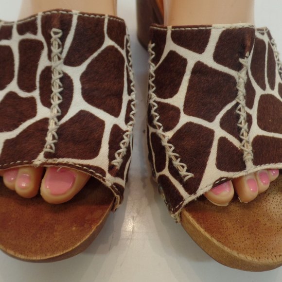 Michael  Kors Nailhead Trim Calf Hair Wood Heels Bold Stitching Mules Clogs Sz 8 - Picture 2 of 15